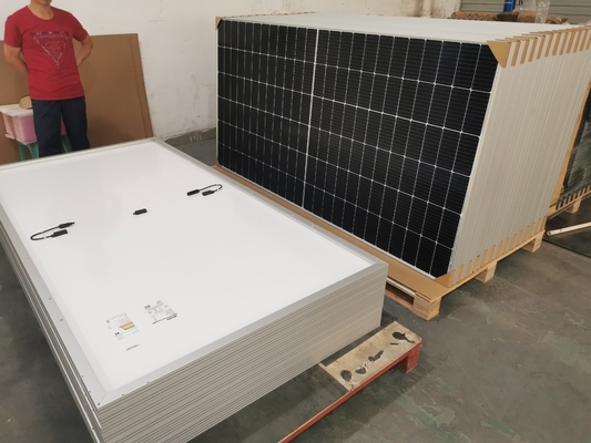 Painel solar Monocrystalline 540W 545W 550W 555W da meia pilha