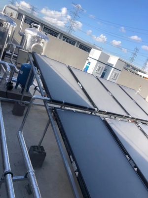 Sistema de aquecimento comercial de água do painel 5000l solar combinado com o híbrido da bomba de calor